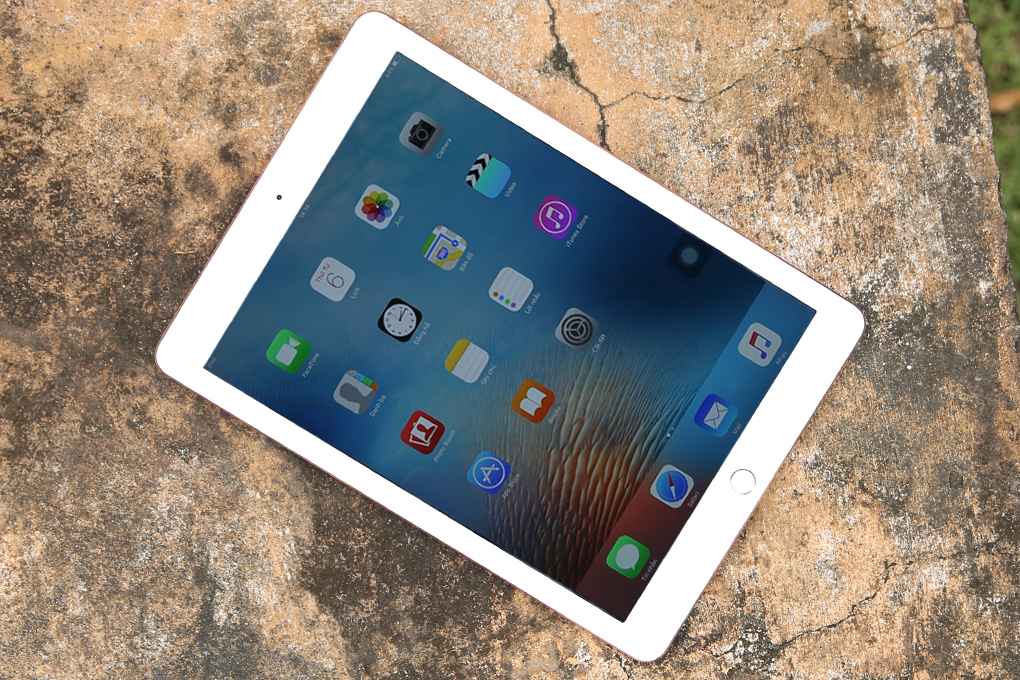 Máy tính bảng iPad Pro 9.7 inch Wifi 32GB Màu Vàng Hồng
