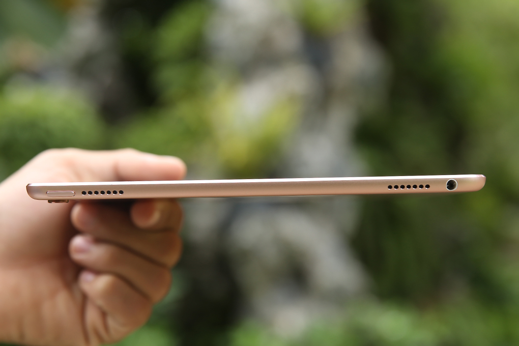 Máy tính bảng iPad Pro 9.7 inch Wifi 32GB Màu Vàng Hồng