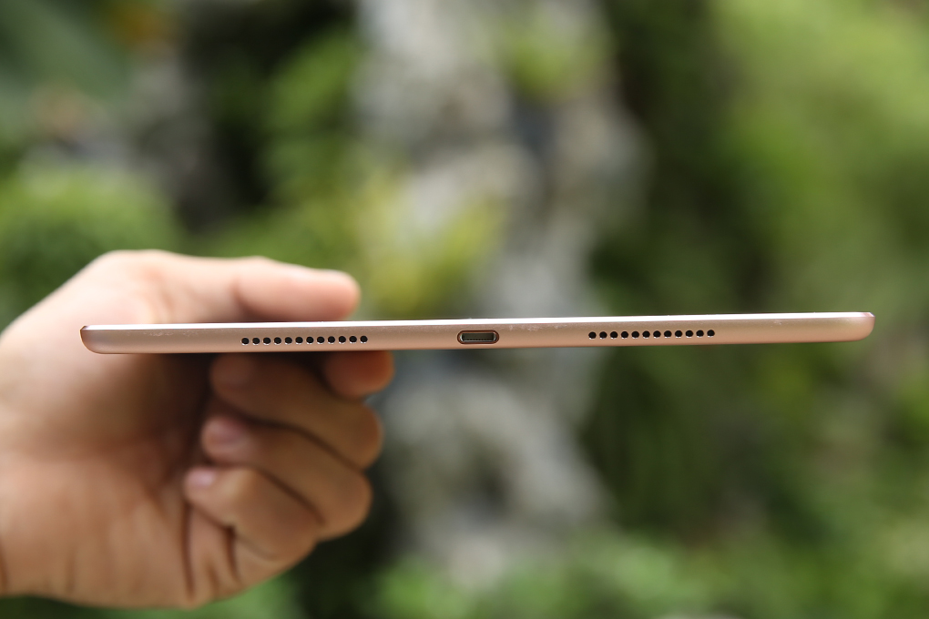 Máy tính bảng iPad Pro 9.7 inch Wifi 32GB Màu Vàng Hồng