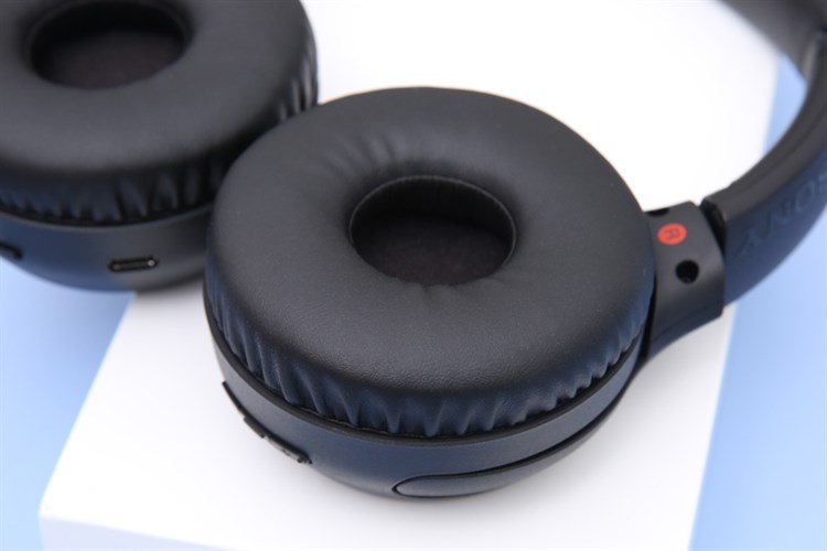 Tai nghe chụp tai không dây Sony Extra Bass WH-XB700 Màu Đen