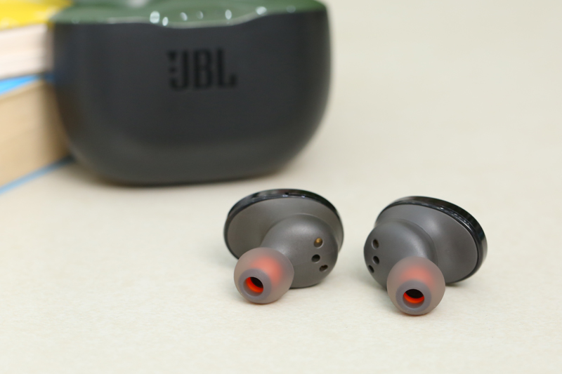Tai nghe Bluetooth True Wireless JBL Tune 120 Màu Đen - Xanh lá