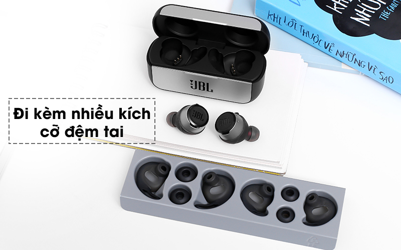 Có nhiều đệm tai thay thế - Tai nghe Bluetooth True Wireless JBL REFFLOWBLK Đen