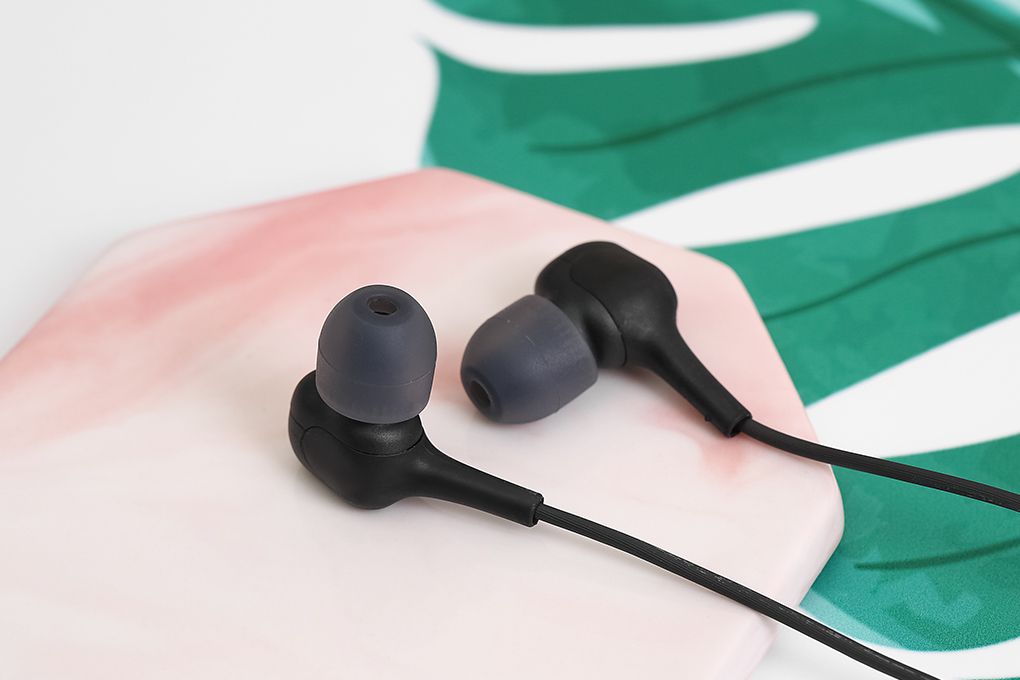 Tai nghe Bluetooth Sony WI-C600N Màu Đen