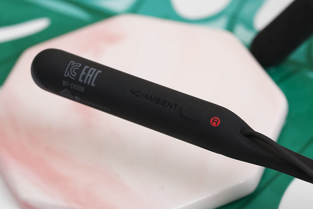 Tai nghe Bluetooth Sony WI-C600N Màu Đen