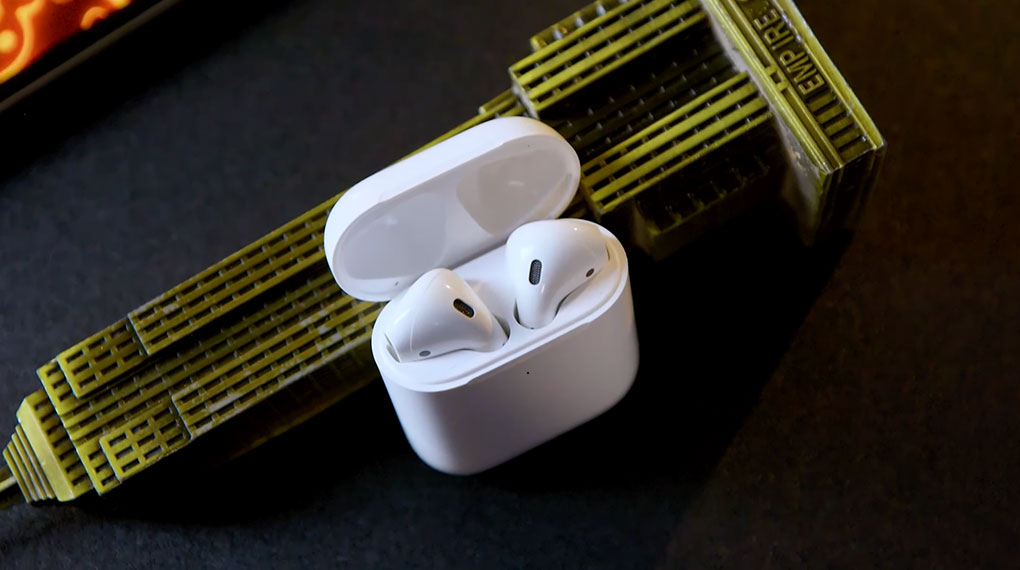 Audífonos Bluetooth Inalámbricos Apple AirPods Wireless Charge MRXJ2BE A In  ear 2da generación True Wireless Blanco