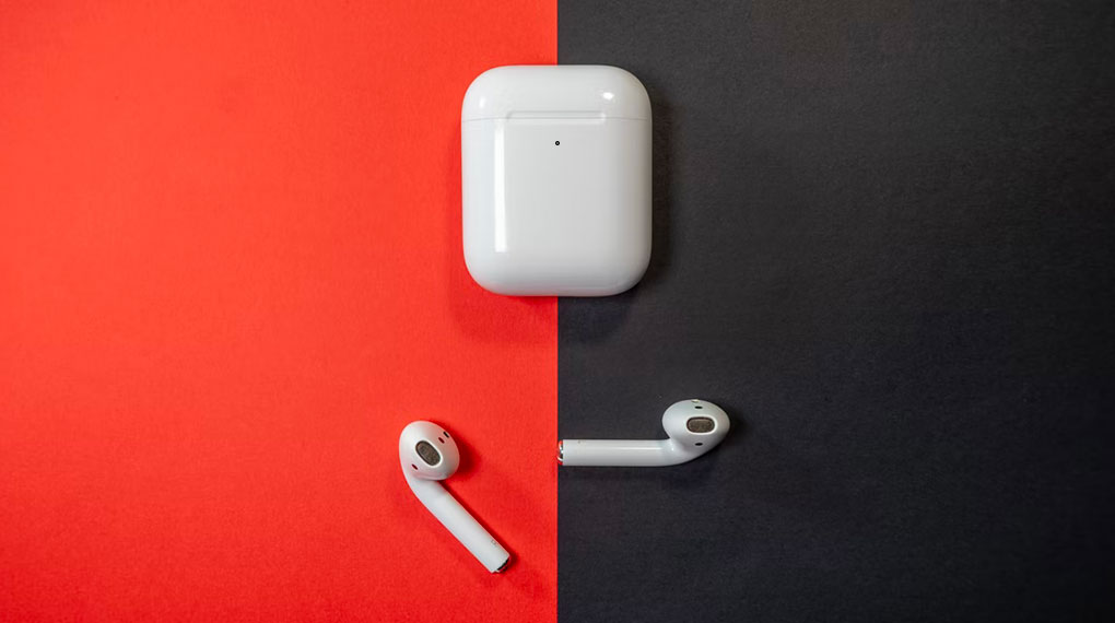 Audífonos Bluetooth Inalámbricos Apple AirPods Wireless Charge MRXJ2BE A In  ear 2da generación True Wireless Blanco