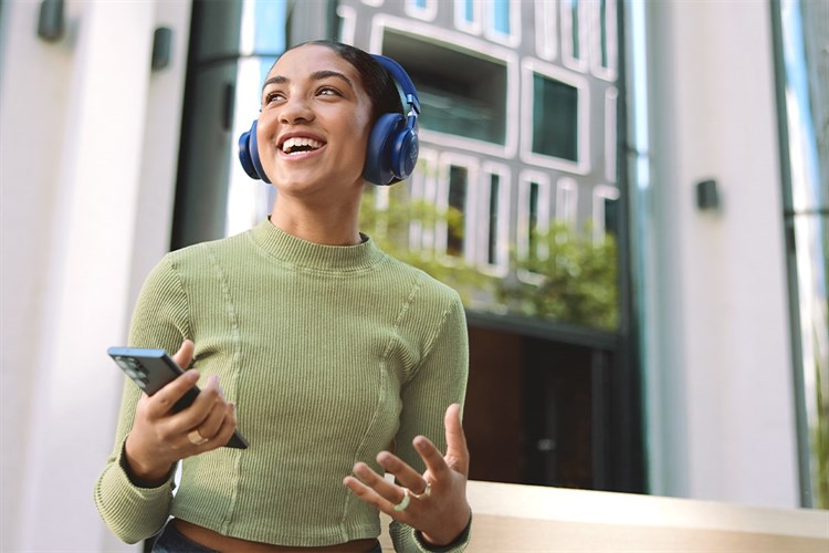 Tai nghe Bluetooth Chụp Tai JBL LIVE 770NC Màu Đen