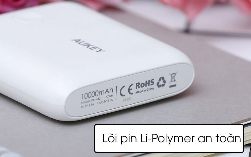 Pin sạc dự phòng Polymer 10.000 mAh Aukey PB-N42 Trắng với lõi Polymer an toàn