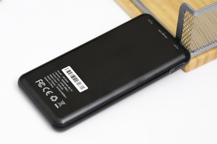 Pin sạc dự phòng Polymer 10.000 mAh 10.5W Energizer Chiến Binh II UE10046 Màu Xám