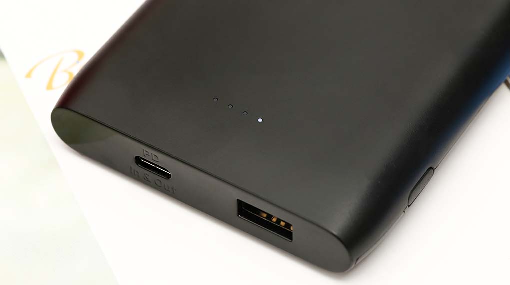 Pin sạc dự phòng Polymer 10.000 mAh Type C 18W PD Belkin Pocket Power BPB001 - Trang bị các đèn LED giúp dễ dàng theo dõi tỷ lệ pin