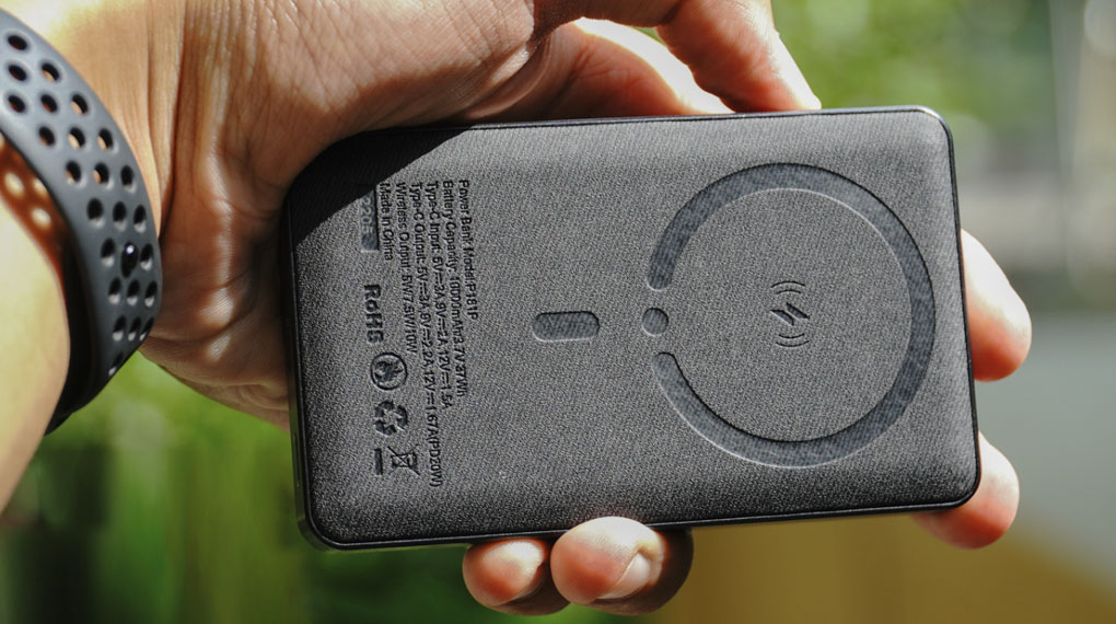 Pin sạc dự phòng không dây Xmobile PowerLite P181P - Chất liệu vải êm ái