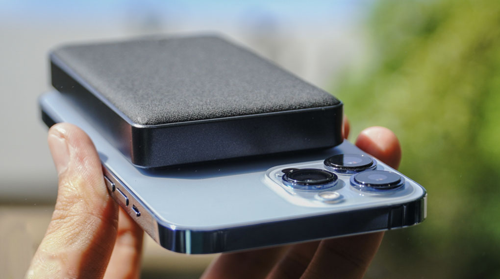 Pin sạc dự phòng không dây Xmobile PowerLite P181P - Cạnh viền bo cong mềm mại