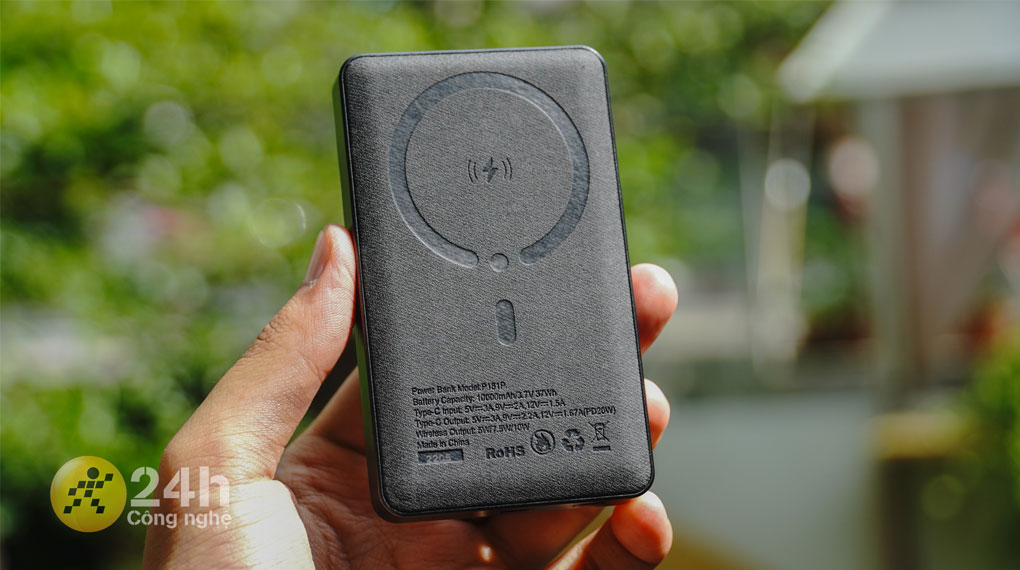 Pin sạc dự phòng không dây Xmobile PowerLite P181P - Chất liệu chống bám bẩn và chống bám dấu vân tay