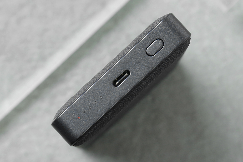 Pin sạc dự phòng Polymer 10000mAh không dây Magnetic Type C PD 20W Xmobile PowerLite P181P Màu Đen