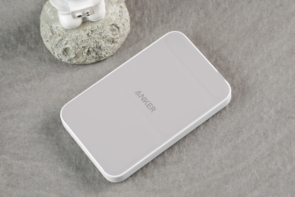 Pin sạc dự phòng Polymer 5000mAh không dây Magnetic Type C 12W Anker MagGo A1611 Màu Trắng