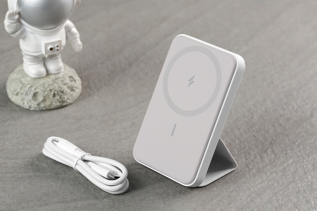Pin sạc dự phòng Polymer 5000mAh không dây Magnetic Type C 12W Anker MagGo A1611 Màu Trắng