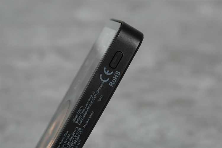 Pin sạc dự phòng Polymer 5000mAh không dây Magnetic Type C PD 20W Xmobile DS611 Màu Đen