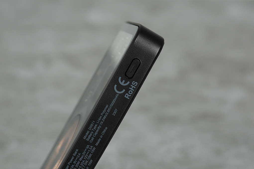 Pin sạc dự phòng Polymer 5000mAh không dây Magnetic Type C PD 20W Xmobile DS611 Màu Đen