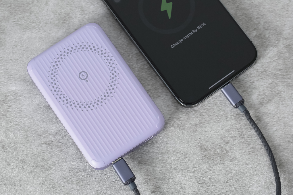 Pin sạc dự phòng 10000mAh không dây Magnetic Type C PD 20W Innostyle PowerMag Switch 2in1 IA20PD Màu Tím