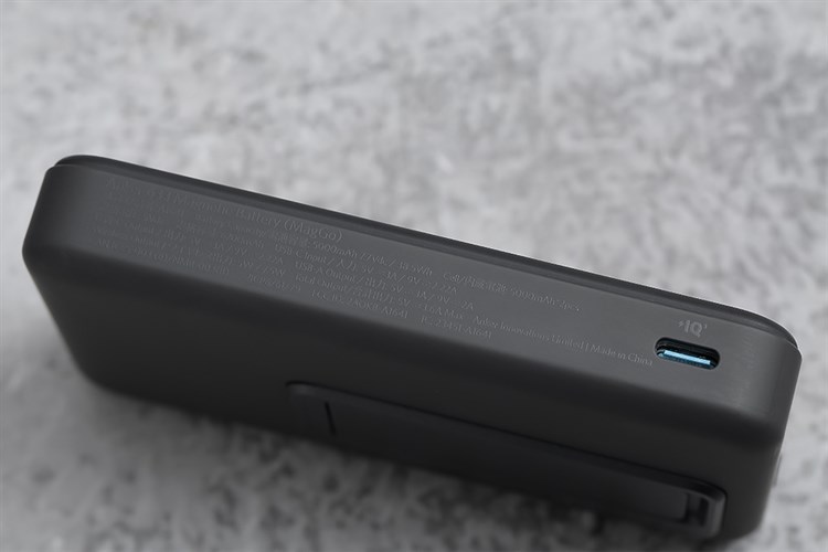 Pin sạc dự phòng 10000mAh không dây Magnetic Type C PD QC 3.0 20W Anker MagGo A1641 Màu Đen