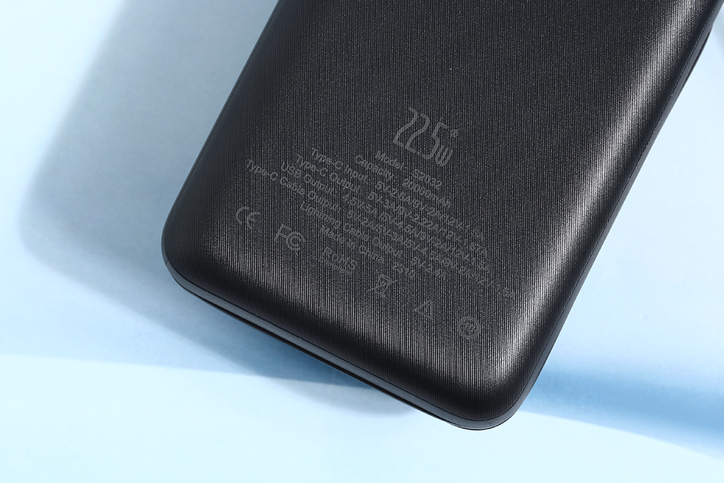 Pin sạc dự phòng Polymer 20000mAh Type C PD QC 3.0 22.5W Xmobile S2032 kèm cáp Lightning và Type C Màu Đen