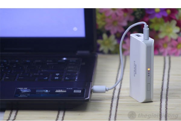 Có thể dùng Laptop để sạc đầy cho pin dự phòng Pin sạc dự phòng Romoss 5200mAh kết nối với laptop