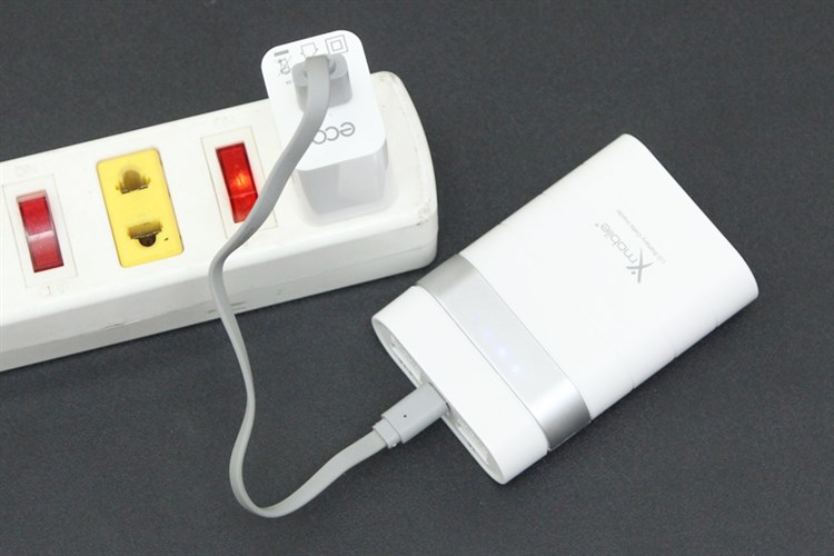 Xmobile Y303 Màu Trắng - Bạc