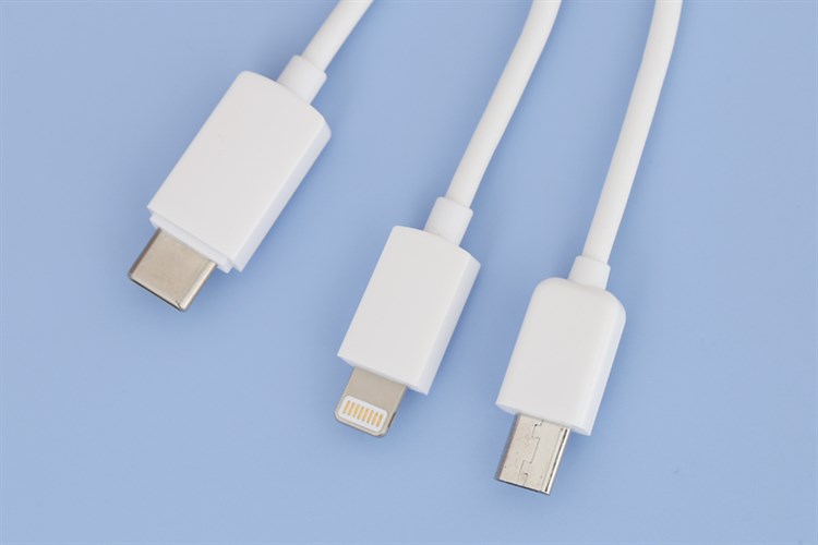 Cáp 3 đầu Lightning Type-C Micro 1 m Xmobile AP03-1000 Màu Trắng