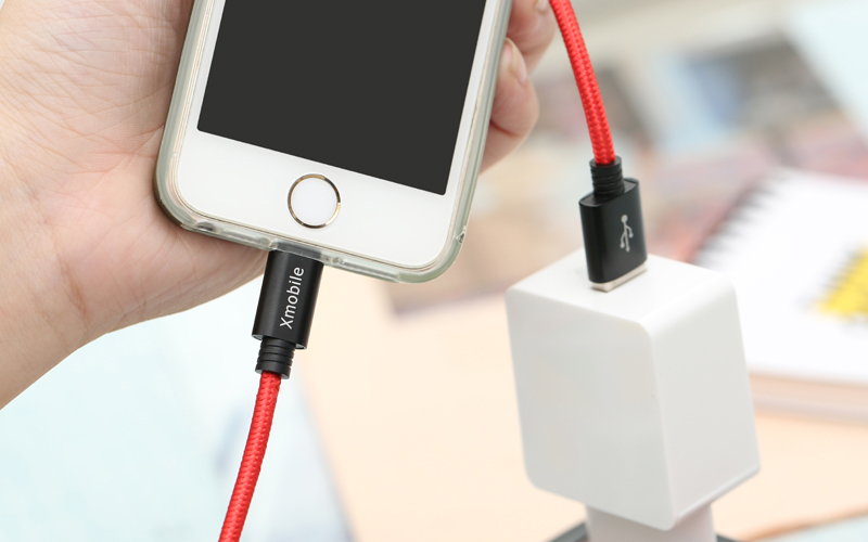 Cáp Lightning 1 m Xmobile Spanker B đỏ có dòng sạc tối đa là 2A Cáp Lightning 1 m Xmobile Spanker B Đỏ có dòng sạc tối đa là 2A