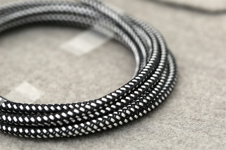 Cáp Micro 2 m AUKEY CBAM2 Đen Trắng Màu Trắng - Đen