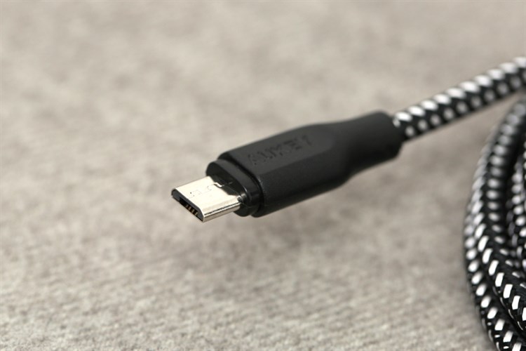 Cáp Micro 2 m AUKEY CBAM2 Đen Trắng Màu Trắng - Đen
