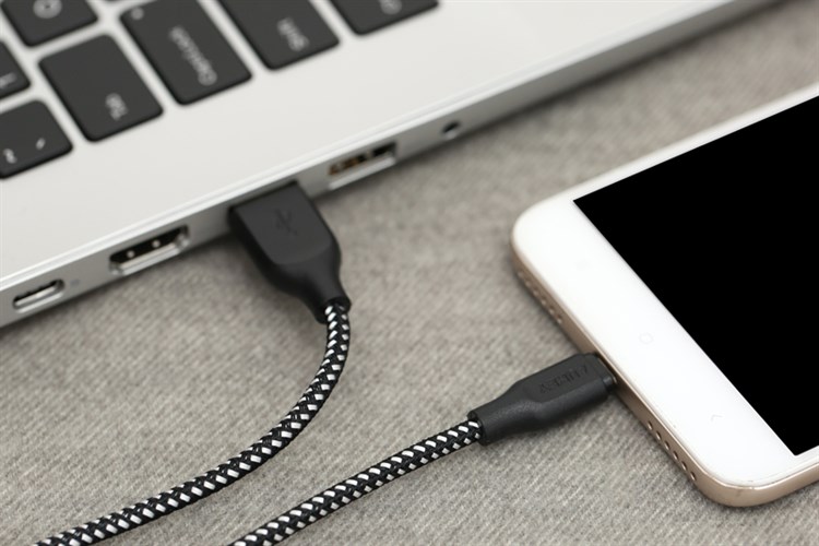 Cáp Micro 2 m AUKEY CBAM2 Đen Trắng Màu Trắng - Đen