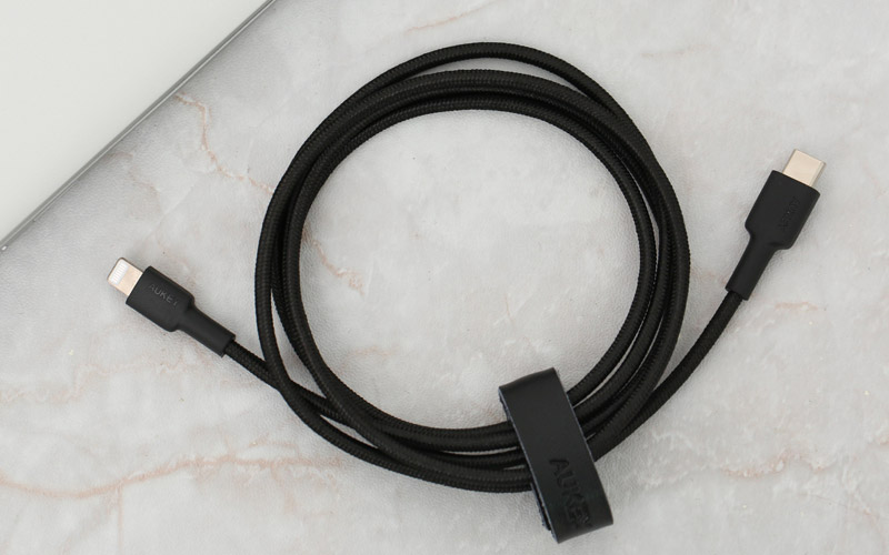 Cáp C - Lightning MFI 1.2 m AUKEY CB-CL1 Đen có thiết kế đơn giản