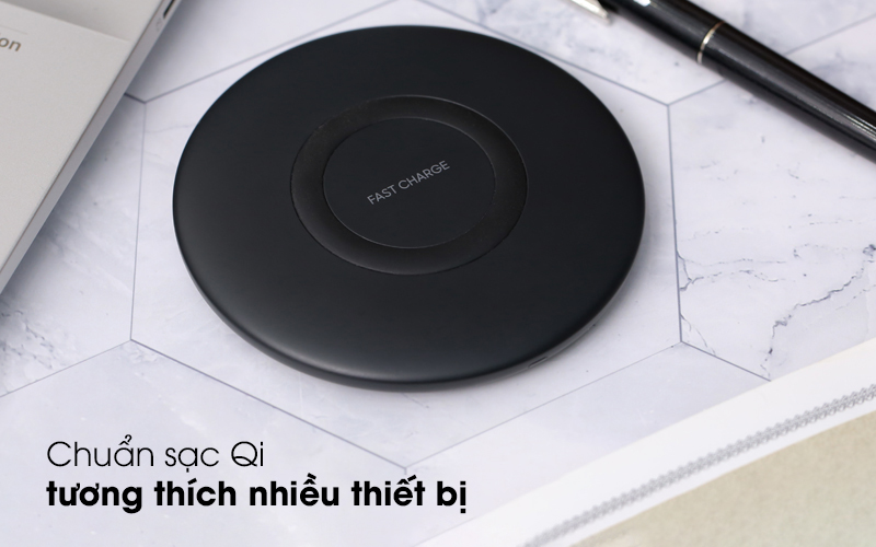 Sạc không dây 9W Qi Type C Samsung EP-P1100 đen sử dụng chuẩn sạc Qi phổ biến, tương thích cao