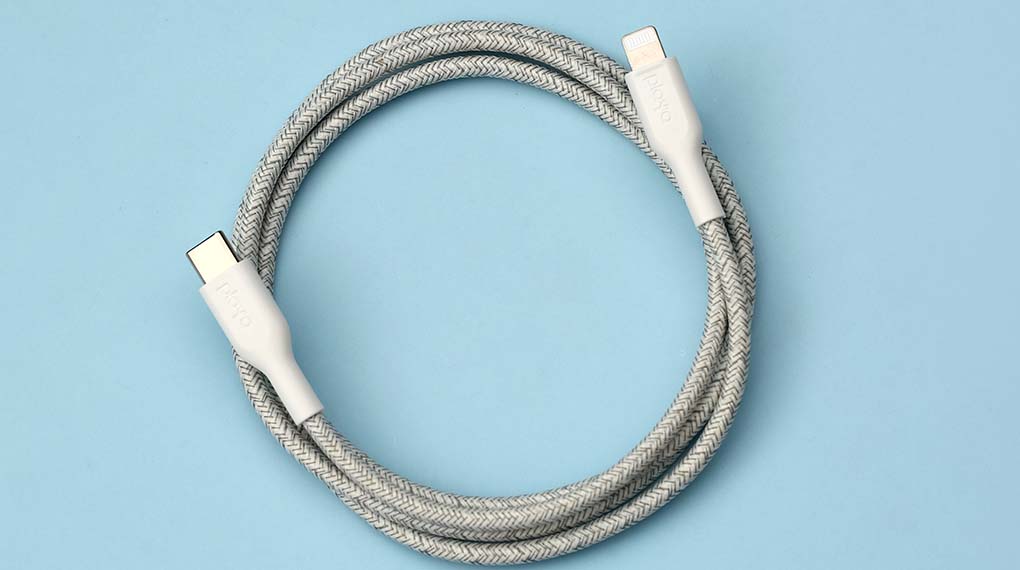 Cáp Type C - Lightning MFI 1m Playa PM1004 - Dây cáp chắc chắn, dễ dàng cuốn gọn