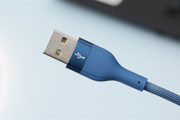 Cáp sạc và truyền dữ liệu USB-A - Lightning 12W 1m Xmobile L2205 Màu Xanh Navy