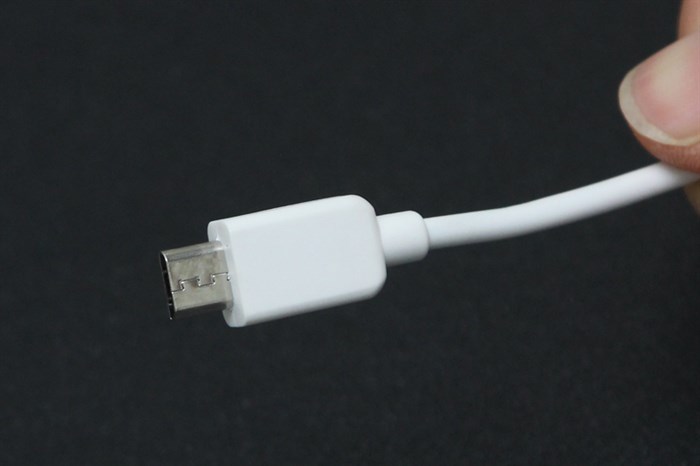 Sạc dây Micro USB 1 m Xmobile Màu Trắng