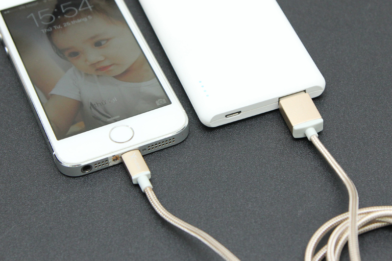 Dây cáp Lightning 1 m Xmobile AL06-1000 - Sạc pin cho điện thoại bằng pin sạc dự phòng Dây cáp Lightning 1 m Xmobile AL06-1000 - Sạc pin cho điện thoại bằng pin sạc dự phòng