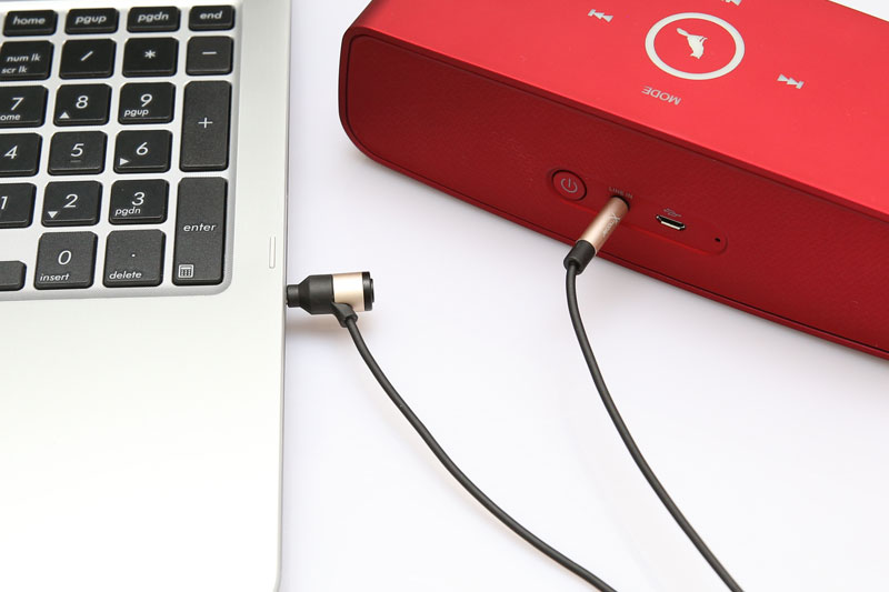 Dây cáp âm thanh 3.5mm 1.2 m Xmobile DS036TB kết nối loa với laptop Dây cáp âm thanh 3.5mm 1.2 m Xmobile DS036TB kết nối loa với Laptop