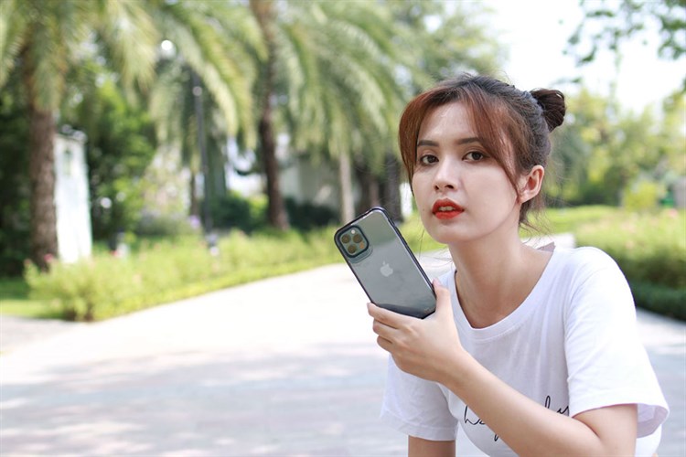 Ốp lưng iPhone 12/12 Pro Silicone GEAR4 D3O Hackney 4m Chính hãng Màu Trắng