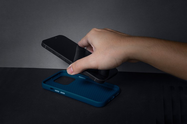 Ốp lưng iPhone 13 Nhựa Dẻo Laut HUEX Màu Xanh Navy