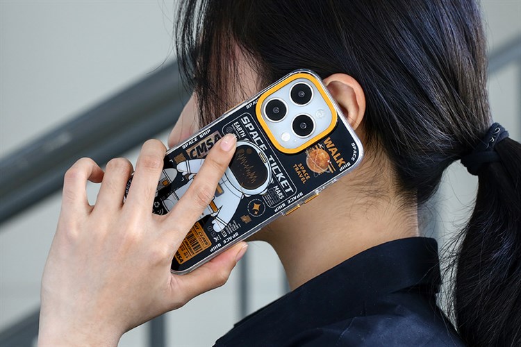 Ốp lưng iPhone 14 Pro Max Nhựa cứng viền dẻo TGVIS Phi hành gia Chính hãng Màu Đen