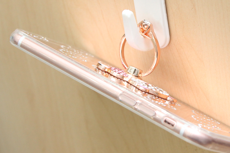 Đặc biệt ốp lưng nhựa đính nhẫn Gấu Hồng còn có thể treo trên móc an toàn mà không sợ rớt Đặc biệt ốp lưng nhựa đính nhẫn Gấu Hồng còn có thể treo trên móc an toàn mà không sợ rớt