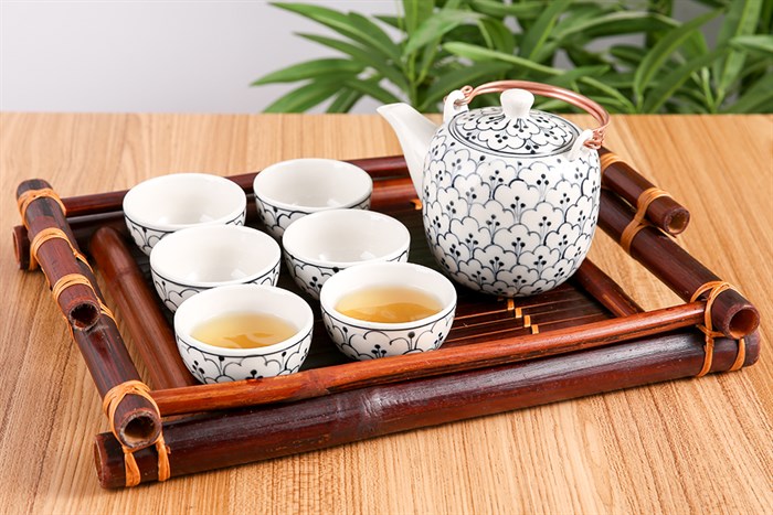 Bộ ấm trà kèm khay gỗ 8 món UNC FTS17 10 Hoa bèo Màu Trắng - Xanh