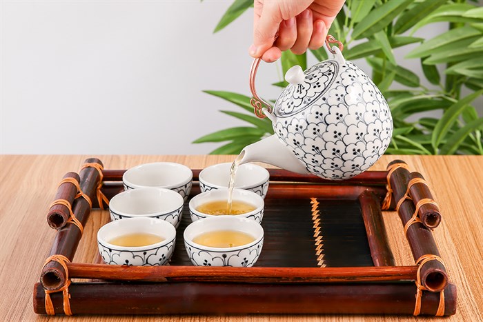 Bộ ấm trà kèm khay gỗ 8 món UNC FTS17 10 Hoa bèo Màu Trắng - Xanh