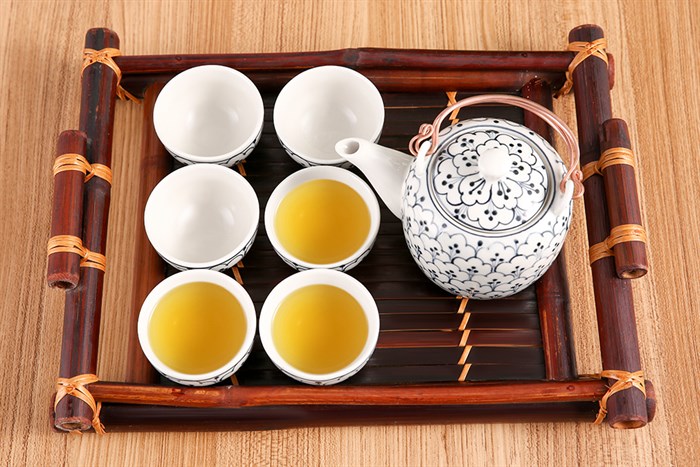 Bộ ấm trà kèm khay gỗ 8 món UNC FTS17 10 Hoa bèo Màu Trắng - Xanh