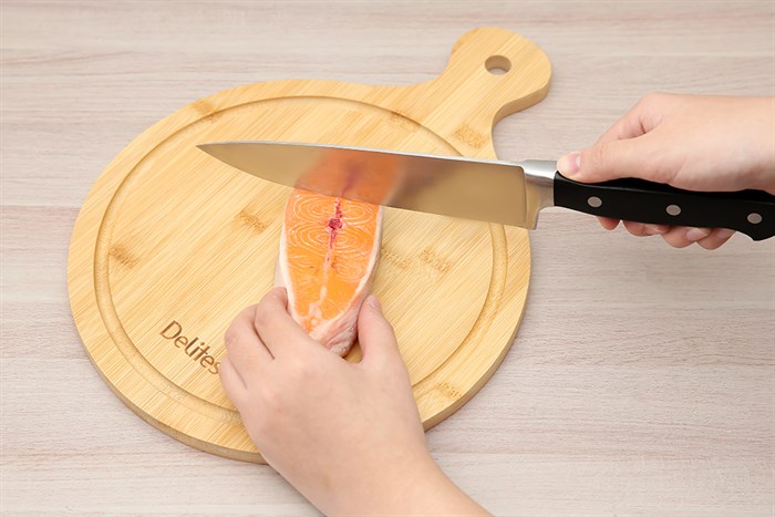 Thớt thái tre tròn có tay cầm 25 cm Delites 19102503-1 Màu Nâu