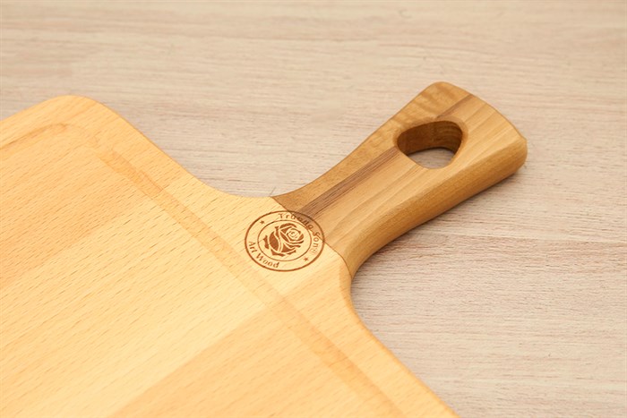 Thớt thái gỗ chữ nhật có tay cầm 43 x 25 cm Trường Sơn CN430 Màu Đen