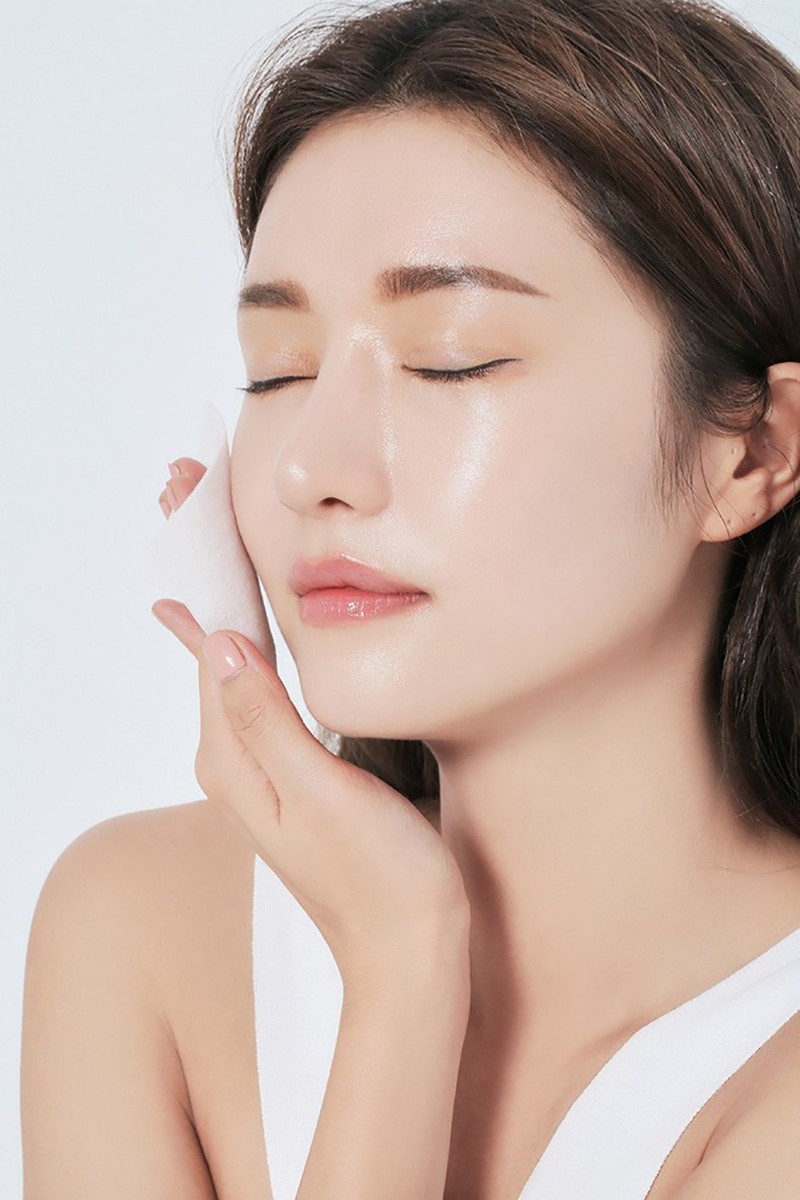 Dewy skin, bí quyết trang điểm căng bóng và trong vắt như sương