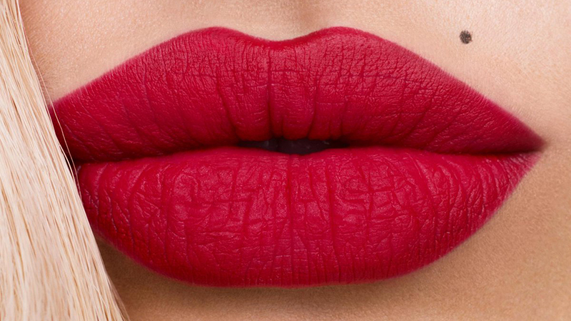 What is lipstick? What advantages and disadvantages do they have?